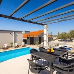 Estera Apartment *