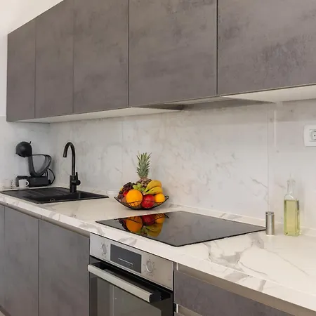 Estera Apartment *
