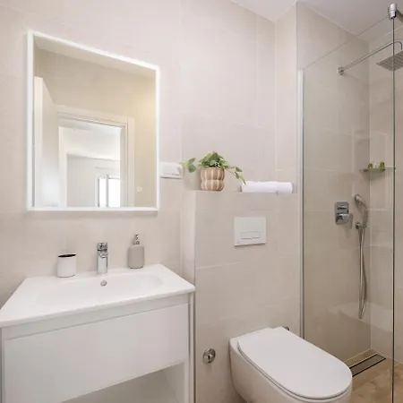 Estera Apartment *
