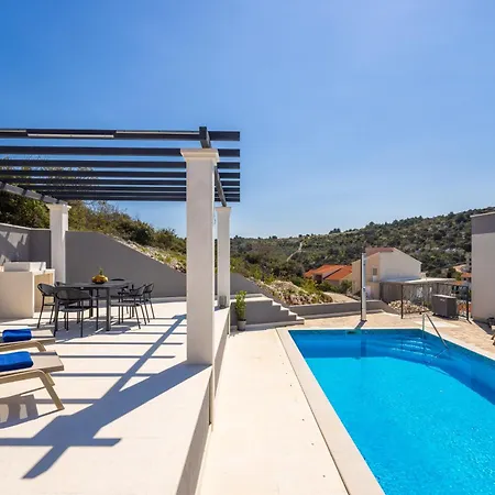 Estera Apartment *
